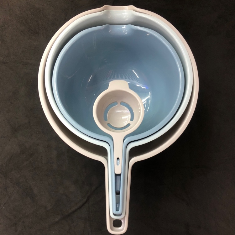 A four-piece baking kit