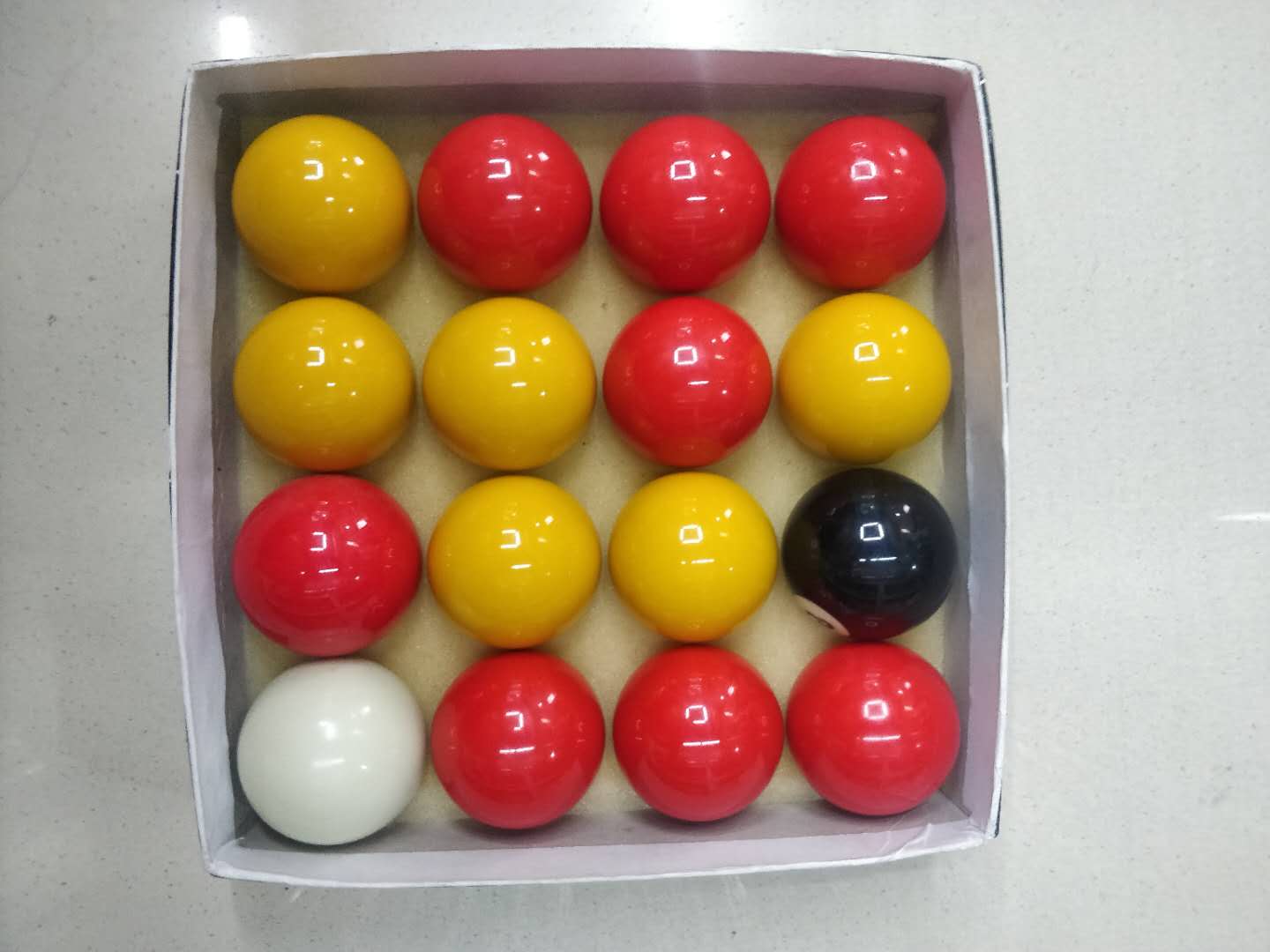 Billiards red and yellow billiards table balls 52mm 1 box