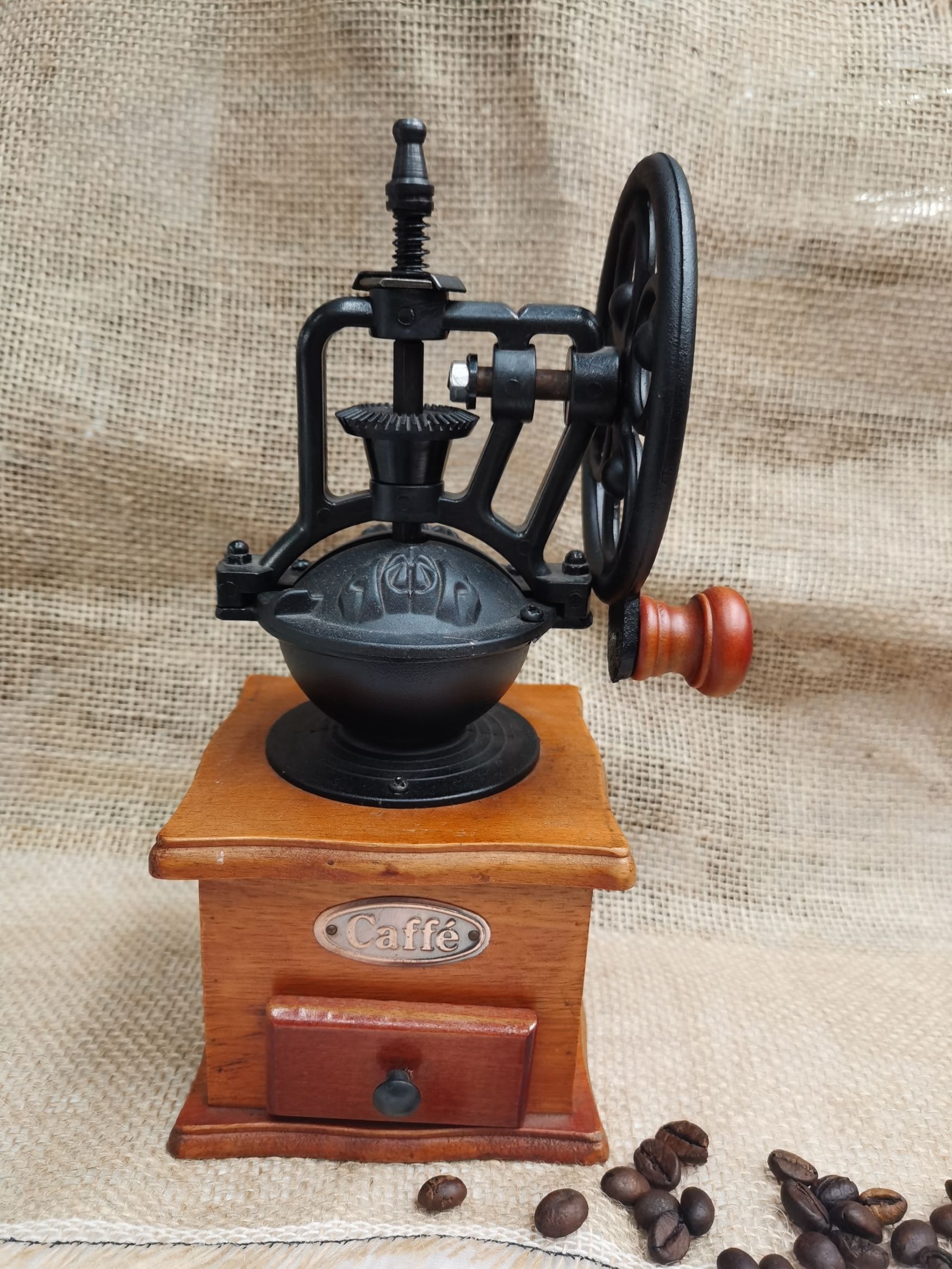 Handwheel antique-style coffee grinder detail image 1