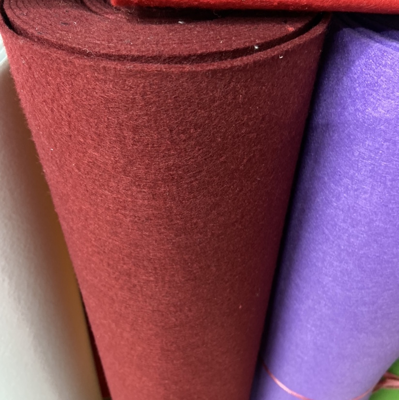 Deep red 1mm thick felt non-woven fabric, handcrafted for studio decorations, handicrafts, toys, daily necessities, multiple colors available, customizable thickness