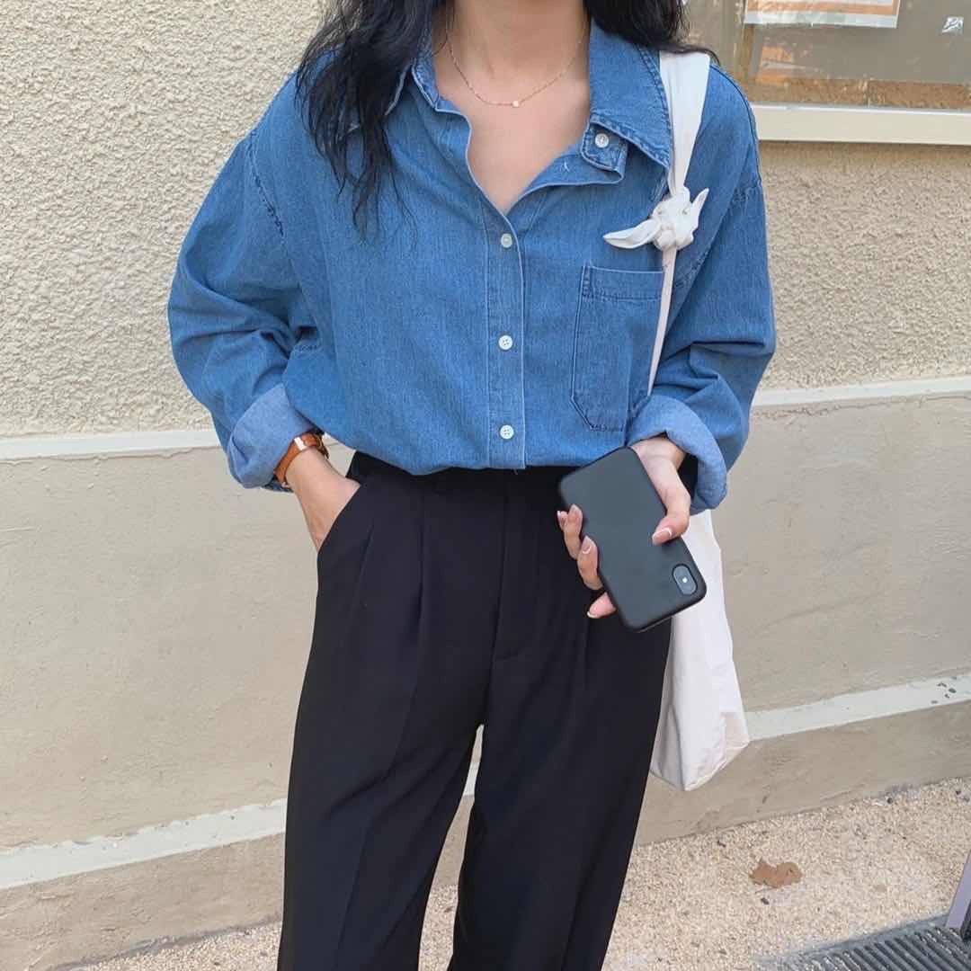 Simple and thin denim shirt