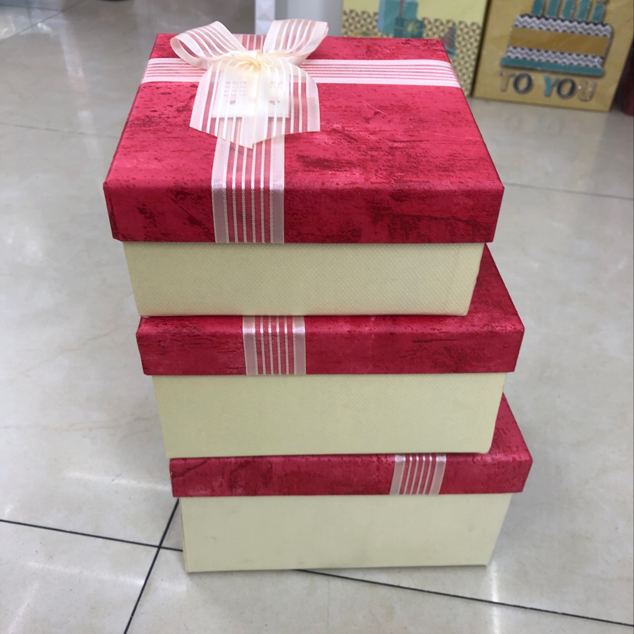 Big Red Square Gift Box. Specification drawing