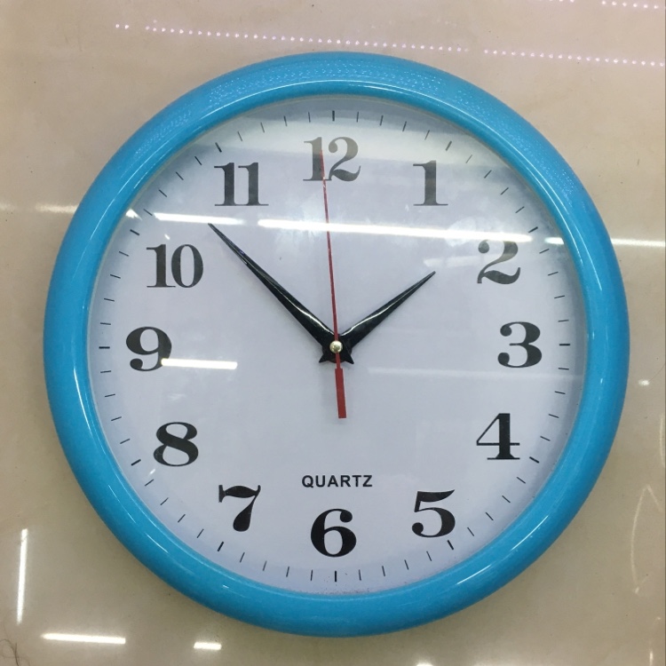 Home digital wall clock, retro European-style clock, simple and modern living room, round, colorful, silent clock details Picture