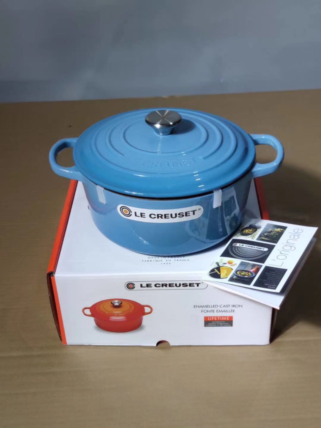 法国 Le Creuset 酷彩24厘米珐琅锅铸铁锅炖锅汤锅煮锅炒锅多用锅白底实物图