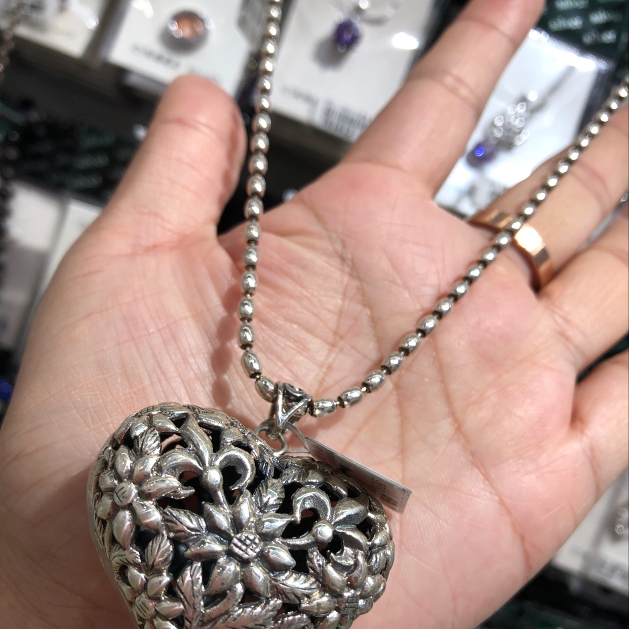 Thai Silver necklaces are exquisite and elegant, versatile for women, and follow the latest European and American fashion trends