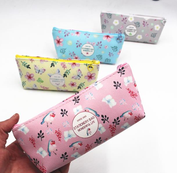 Popular Korean version of simple male and female students pen bag student pencil case small fresh floral zipper pencil bag stationery bag full figure