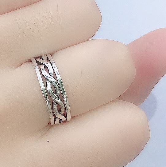 The retro Japanese fine, light luxury open-top index finger ring for women's fashion, with a unique design sense of pure Xin Mingyang from Taiyin Application Scenario