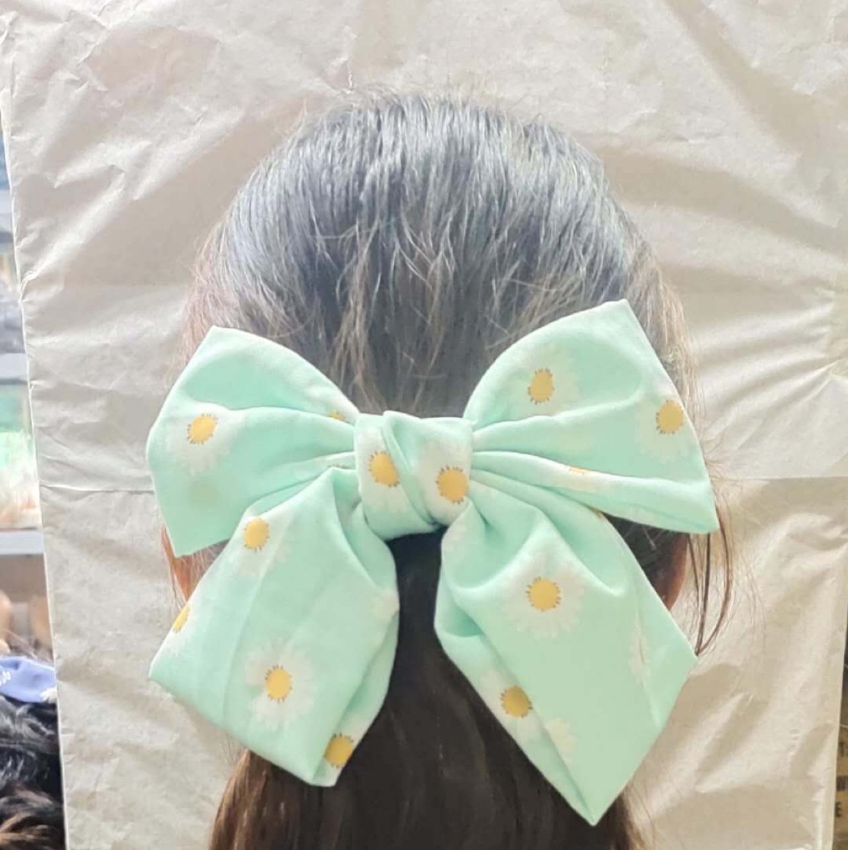 Custom-made and wholesale of ordinary high-temperature silk ponytail bow tie wig for women Application Scenario