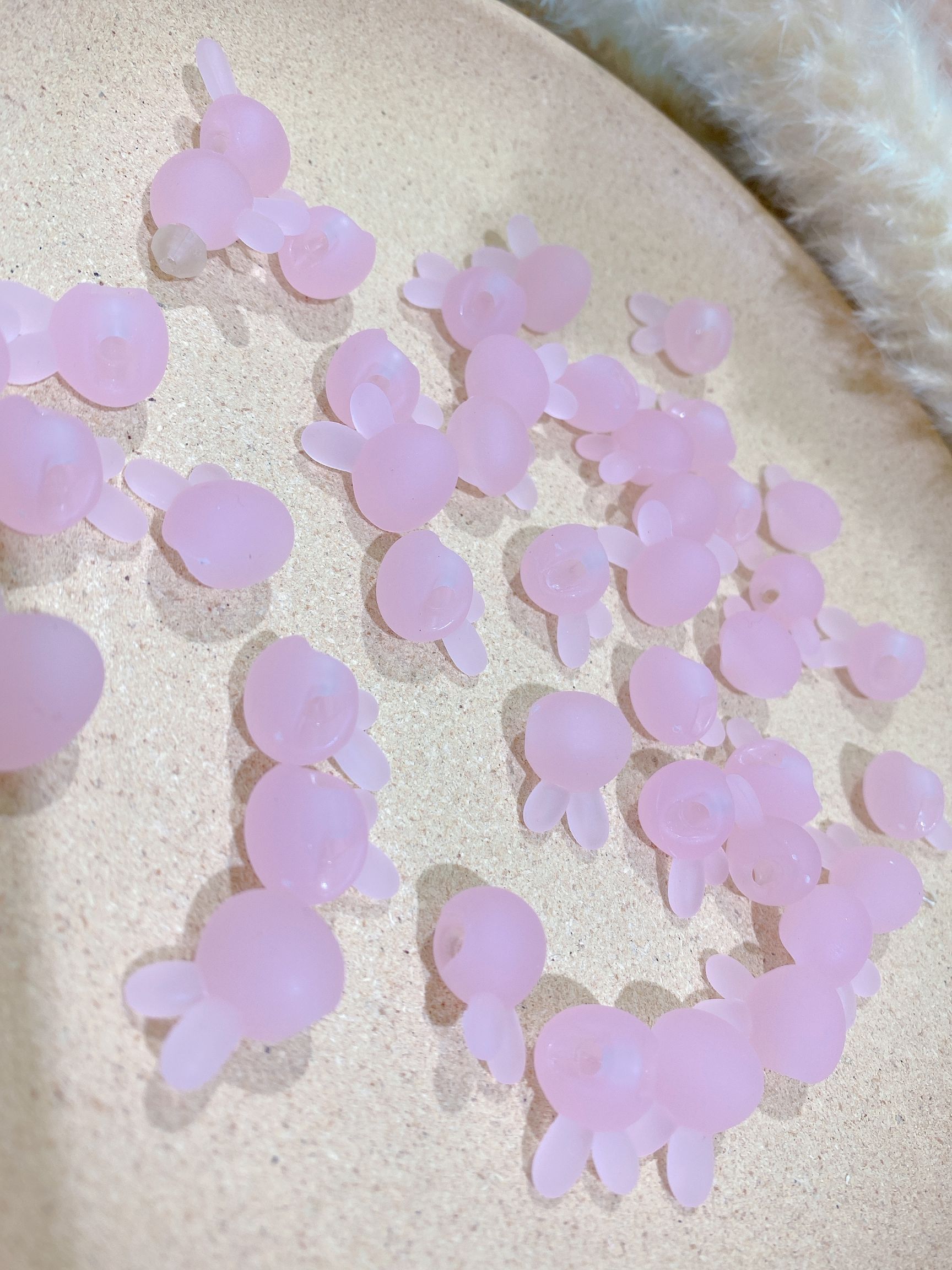 Acrylic rabbit head jelly rubber children's headband accessory Application Scenario