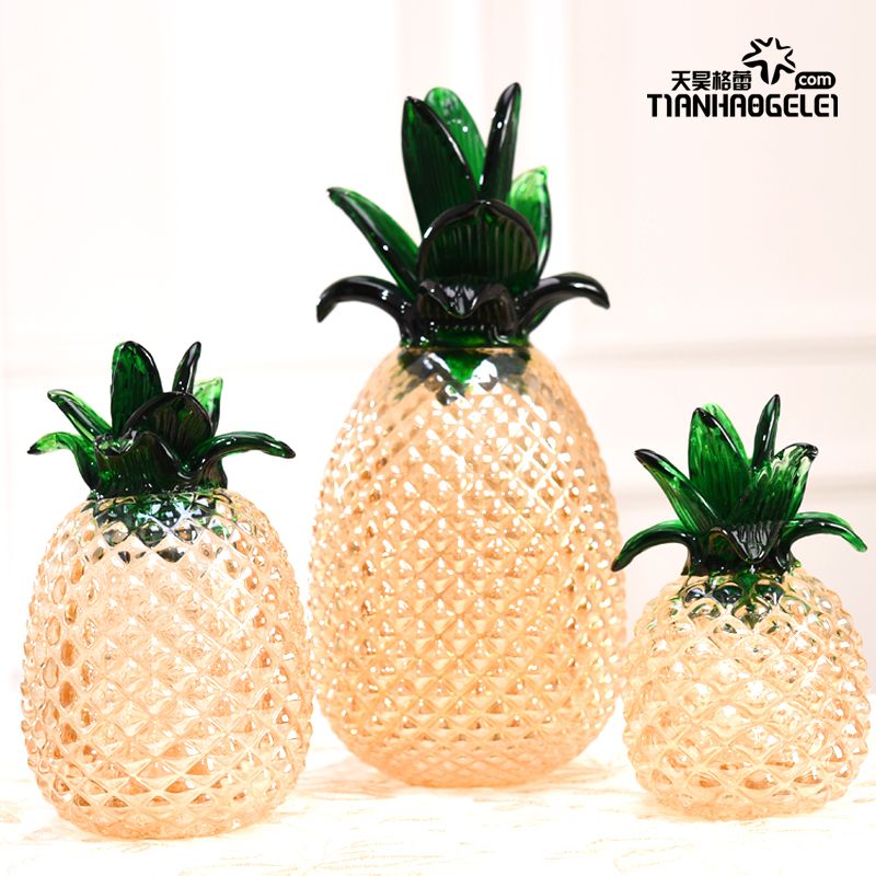 Glass handicrafts, golden pineapple ornaments, fruit ornaments, small size