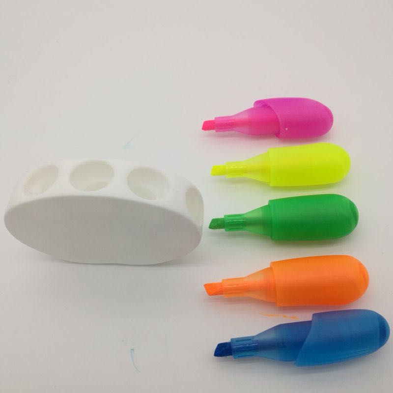 Korean cute finger-shaped highlighters, creative palm five-color ballpoint pens, candy-colored marker pens, and colored pens Application Scenario