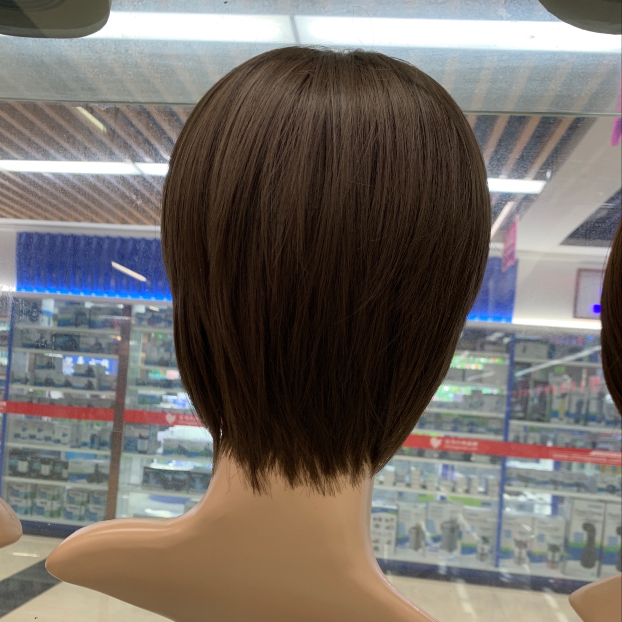 Custom-made and wholesale of matte high-temperature silk short hair wigs with adhesive tape mesh, realistic scalp short hair wigs for women Application Scenario