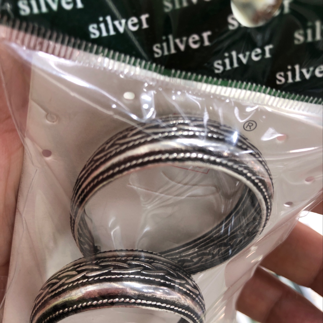 Thai Bank earrings are exquisite and elegant, versatile for women, and follow the latest European and American fashion trends details Picture