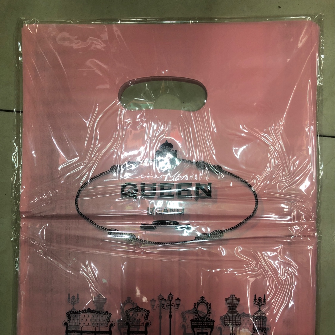 Freight charges are self-paid, there is stock, 30x40x7 silk, gift bags, 100 / bag, 10 yuan, 50 / bag, 500 yuan