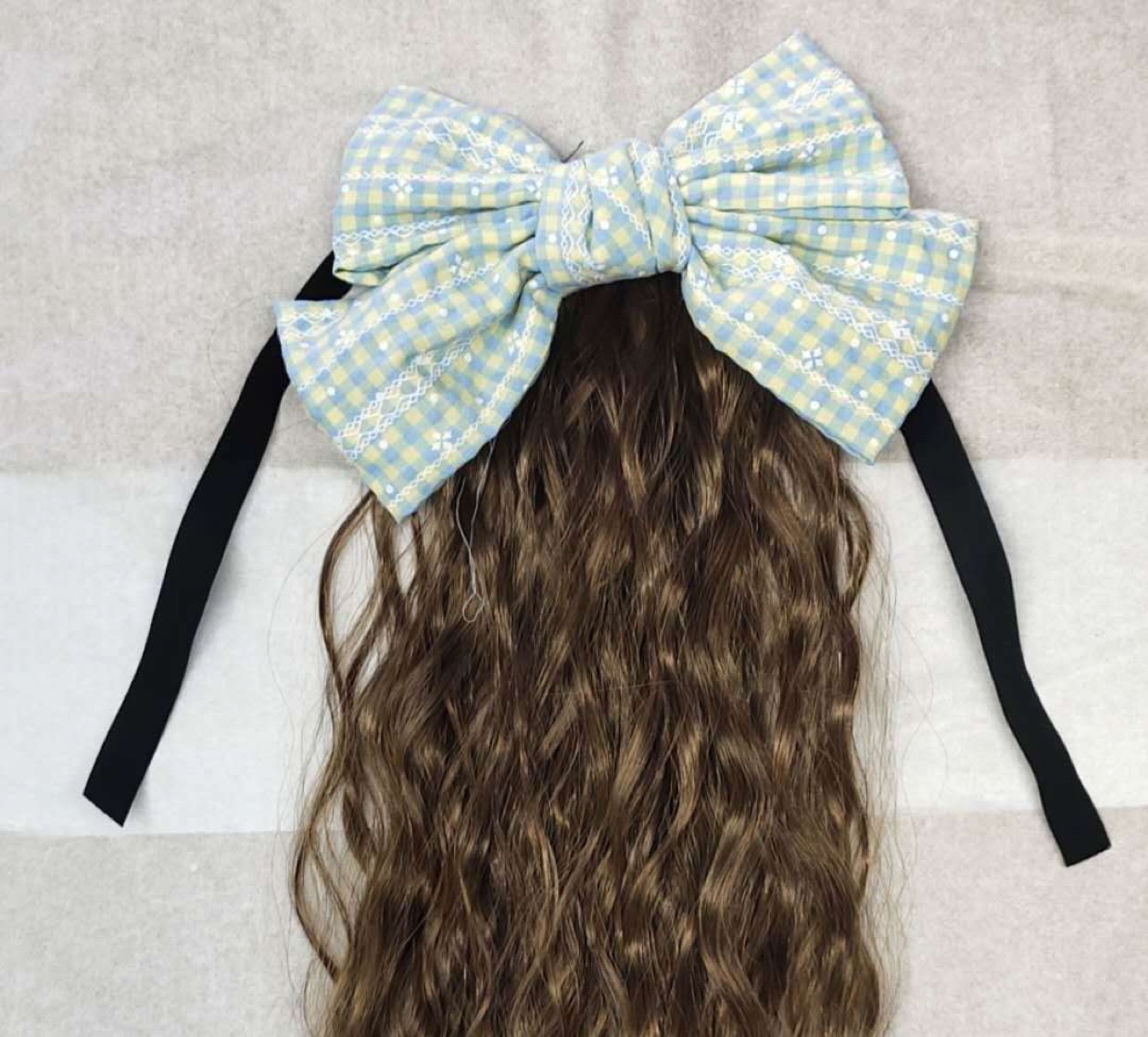 Custom-made and wholesale of ordinary high-temperature silk wigs, ponytail ties, synthetic fiber silk wigs, large bow wigs, and ponytails details Picture
