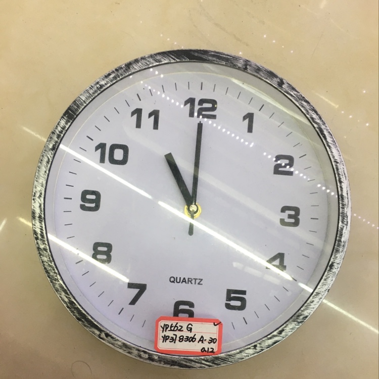 Home digital wall clock, retro European-style clock, simple and modern living room round silent clock details Picture