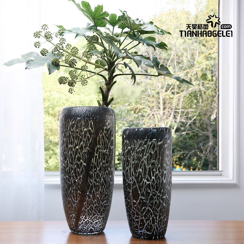 Glass handicraft vase furnishing full figure