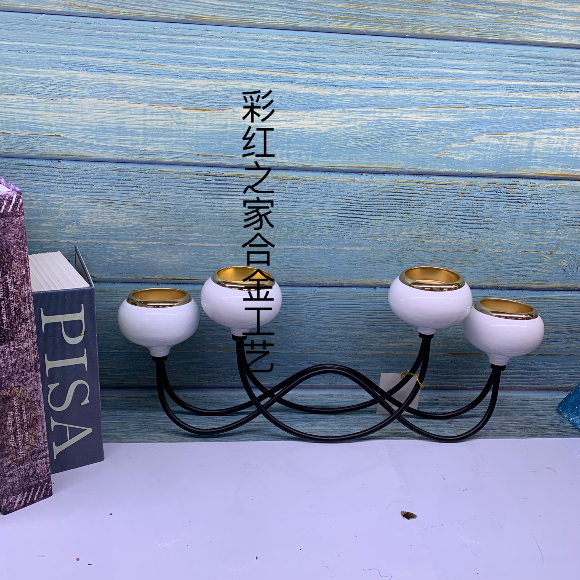 العشاء على ضوء الشموع الثلاثة المبدعة، غرفة المعيشة، زينة المصنوعات اليدوية undefined