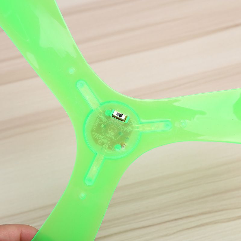 Creative children's outdoor interactive triangle darts, boomerangs, Yiwu children's luminous toys, street stall supply, free shipping details Picture