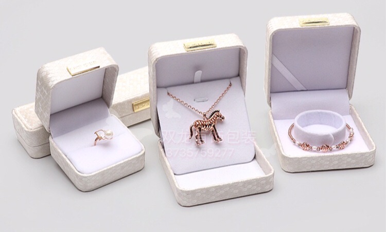 新款高档时尚蜂巢皮珠宝首饰品收纳盒戒指吊坠耳环手镯吊坠项链礼物包装盒礼品盒产品图