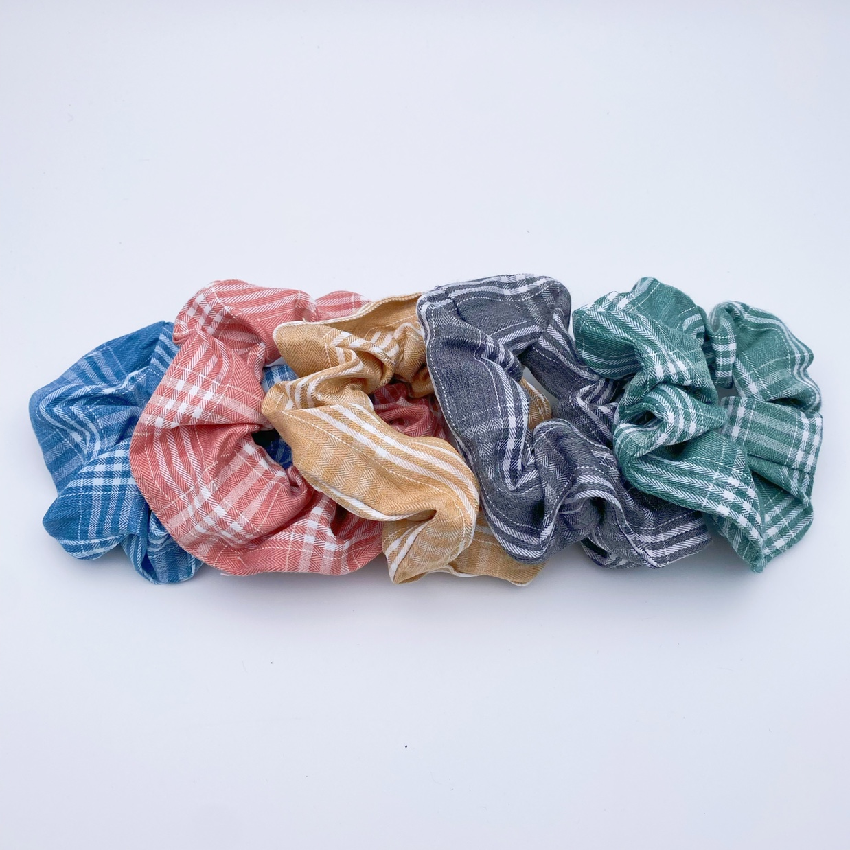 The uniform has a scrunchie with many white stripes thumbnail