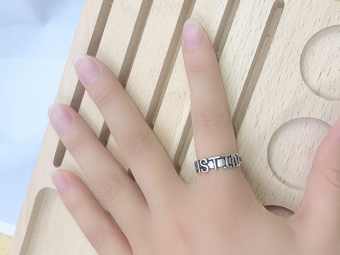 Xinmingyang, a popular Douyin hit ring, is a versatile and fashionable retro ring for women Application Scenario