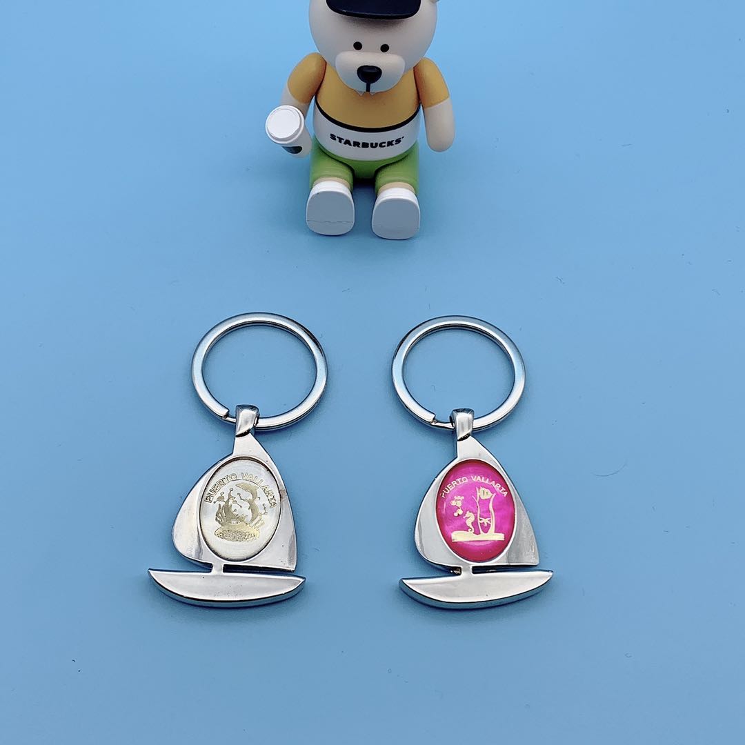 Guangdong zinc alloy sailing boat CD pattern keychain Specification image