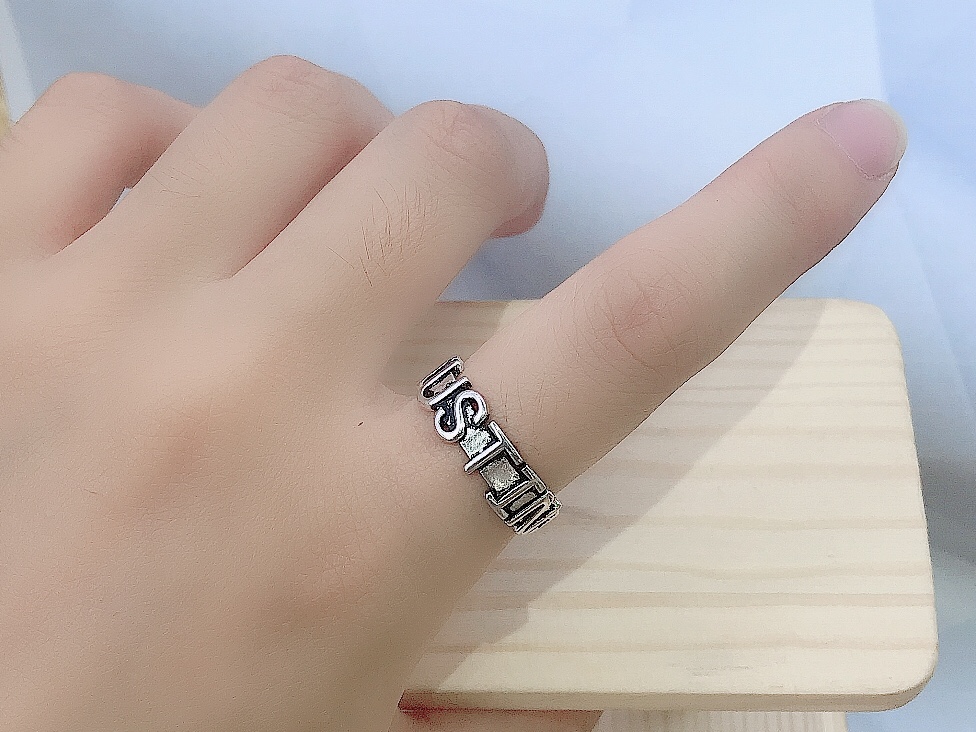 Xinmingyang, a popular Douyin hit ring, is a versatile and fashionable retro ring for women Specification image