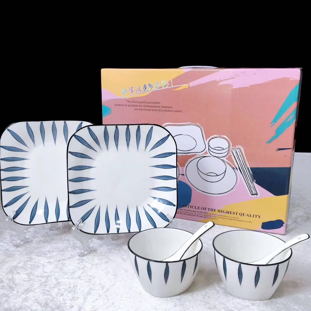 Two bowls, two spoons, two plates Application Scenario