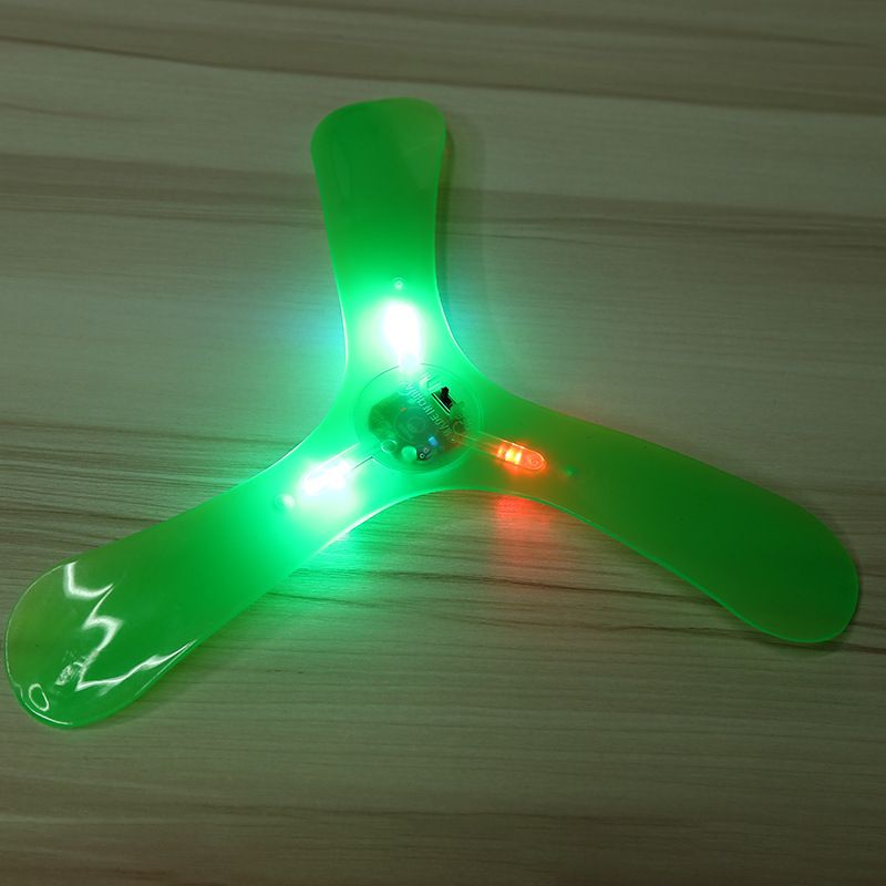 Creative children's outdoor interactive triangle darts, boomerangs, Yiwu children's luminous toys, street stall supply, free shipping Application Scenario