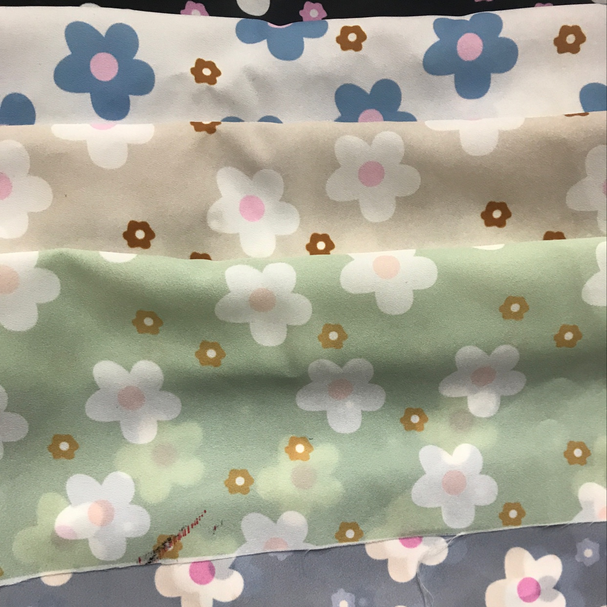 Mainstream Cloth Industry Printed Fabric Raw Materials Plum Prints