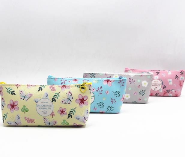 Popular Korean version of simple male and female students pen bag student pencil case small fresh floral zipper pencil bag stationery bag Application Scenario