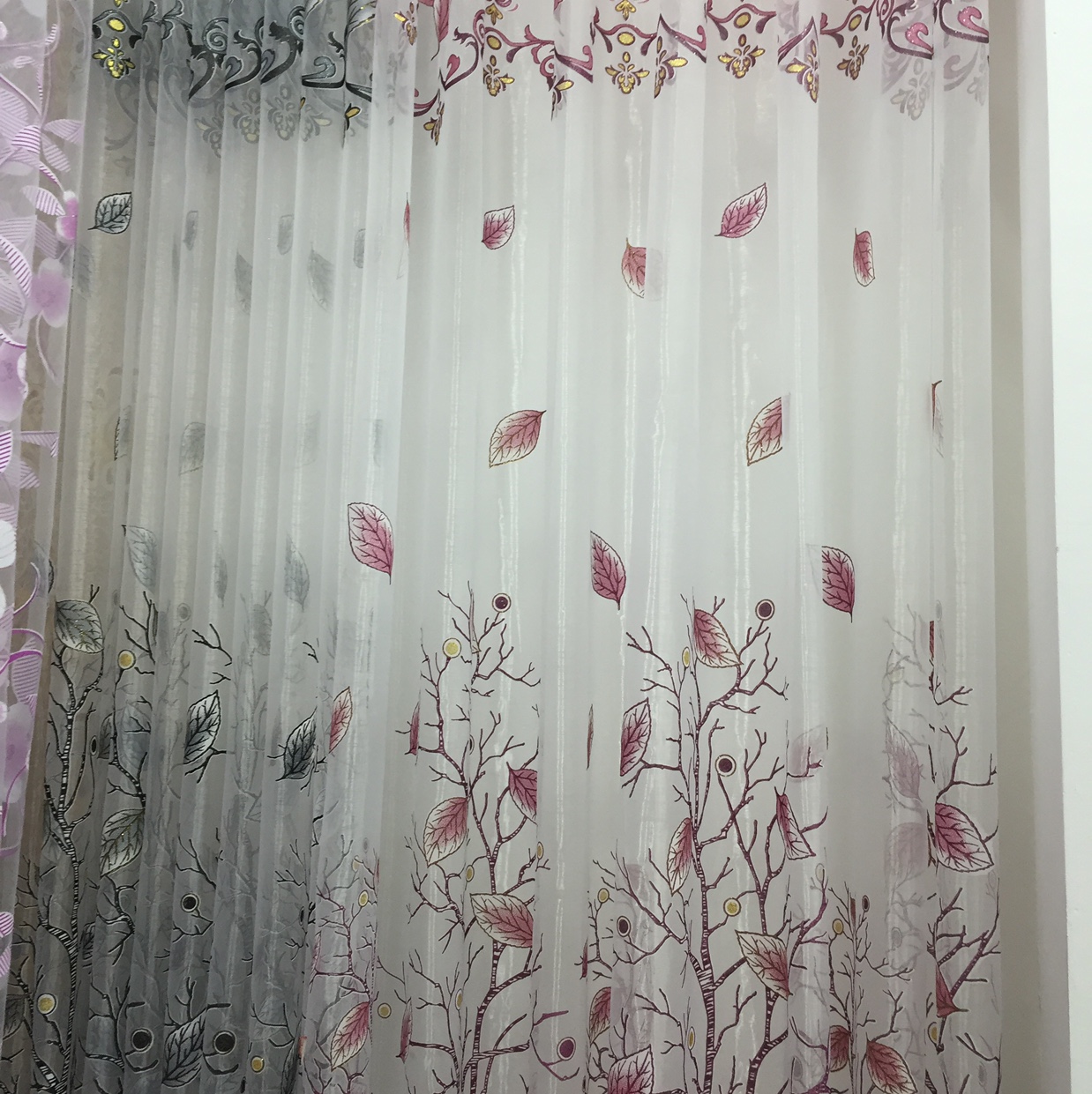 Offset gauze curtain curtain