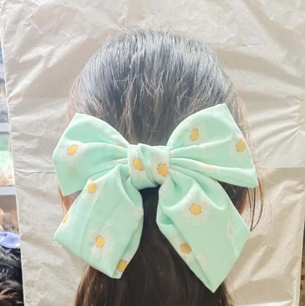 Custom-made and wholesale of large bow ponytail wigs with LACES Specification image