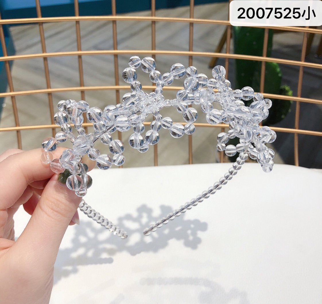 Pretty girl hair accessories thumbnail