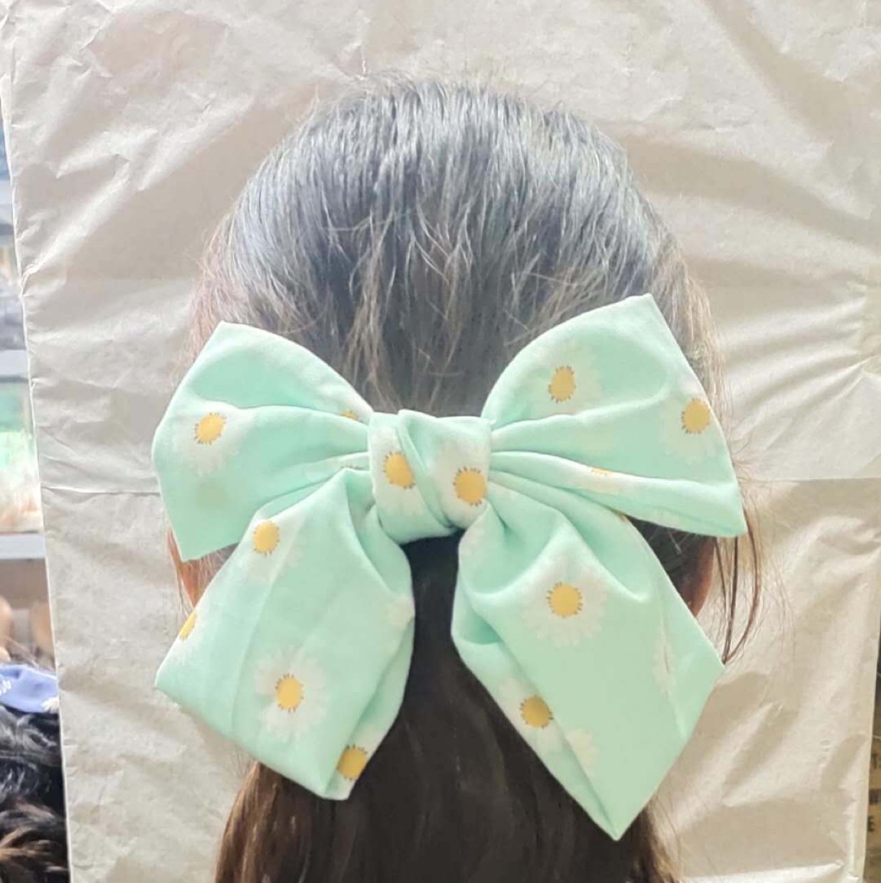 Custom-made and wholesale of ordinary high-temperature silk wigs, ponytail ties, synthetic fiber silk wigs, large bow wigs, and ponytails Application Scenario