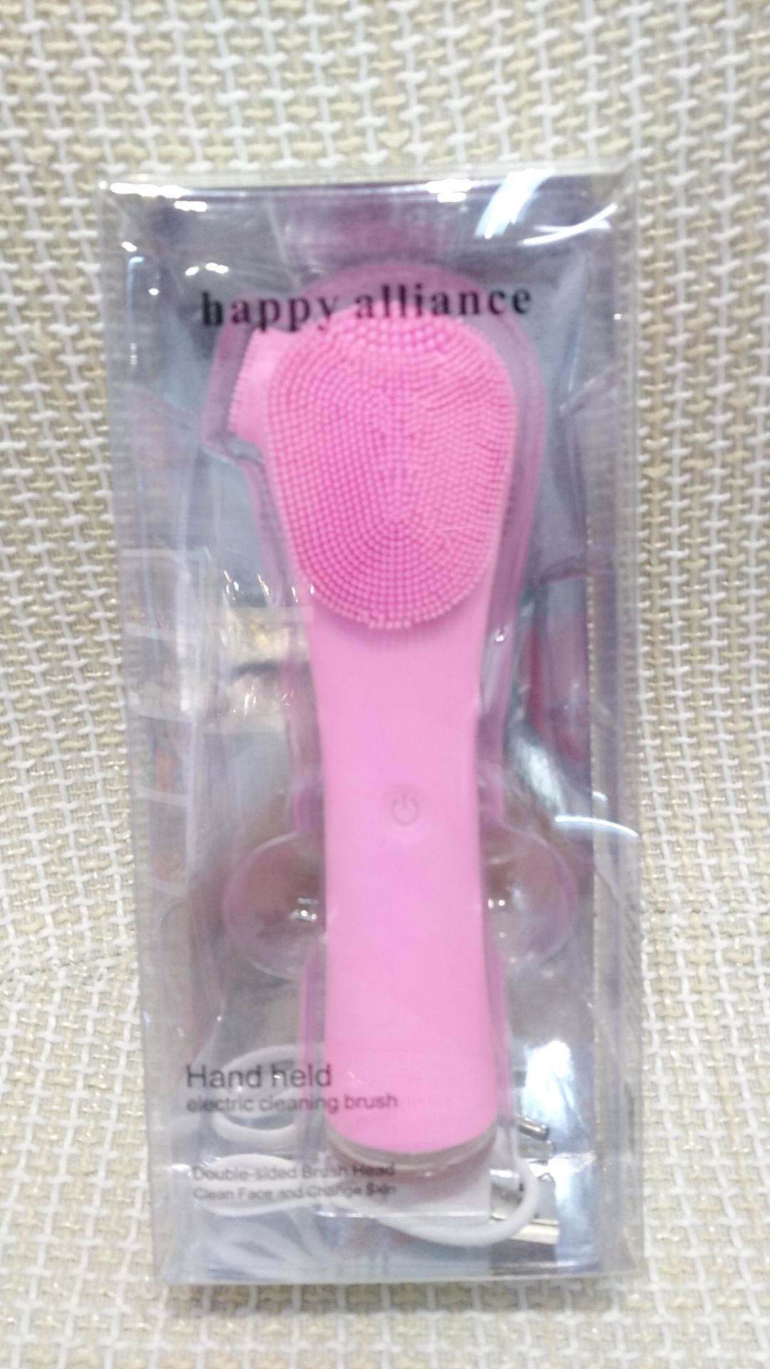Long-handled facial cleansing device Specification image