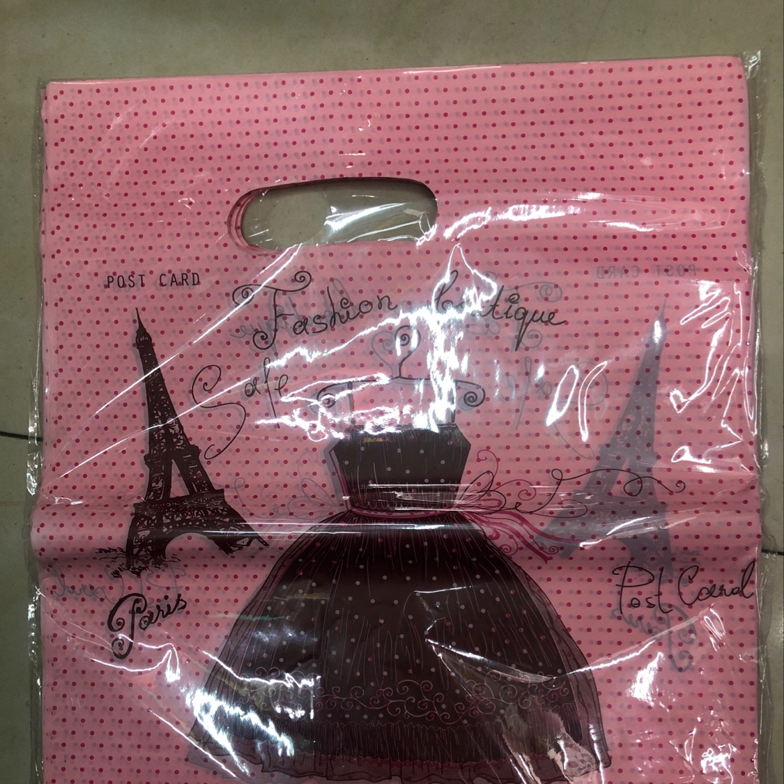 Freight charges are self-paid, there are spot, 35x45x7 silk, gift bags, 100 / bag 12 yuan, 50 / bag 600 yuan