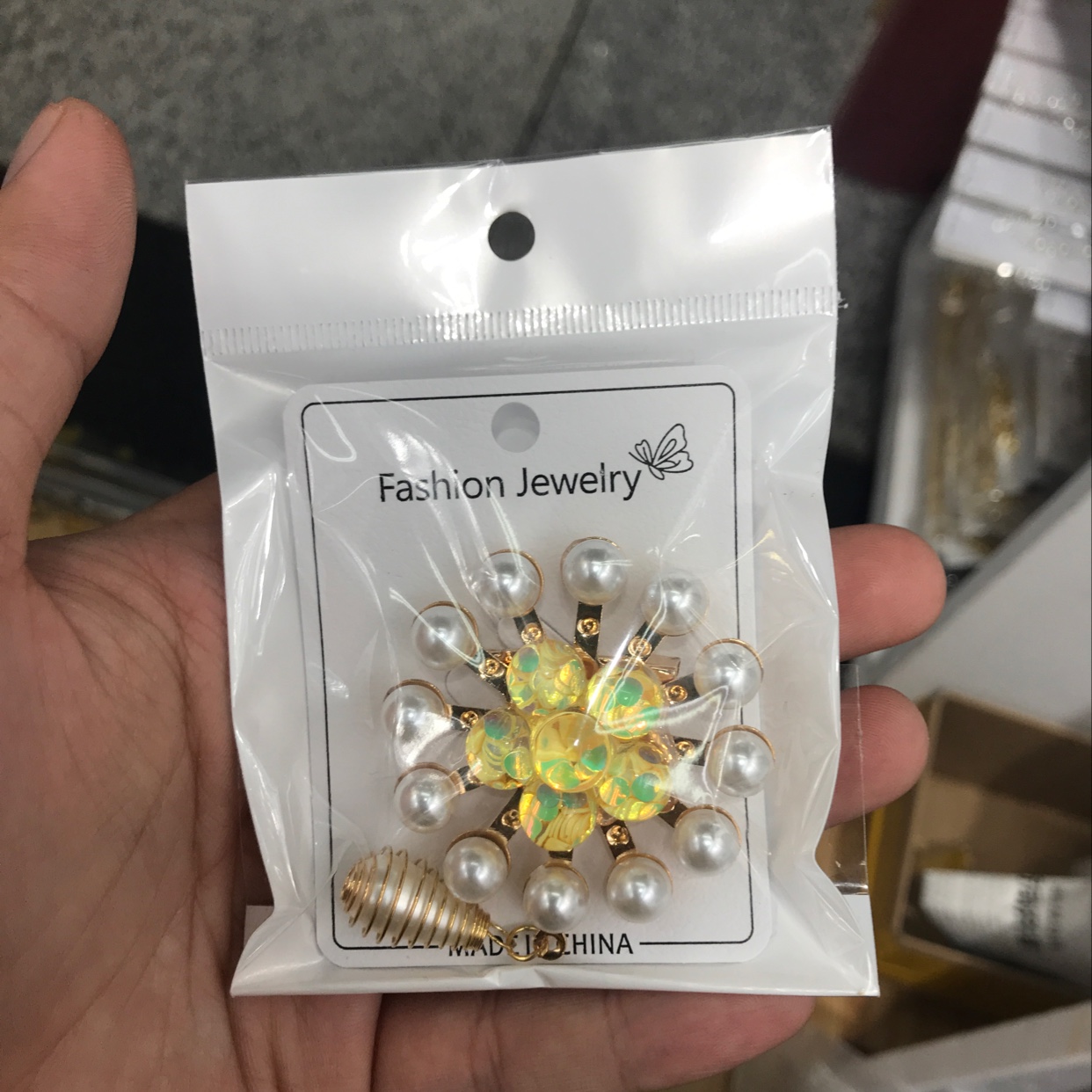 珍珠胸花