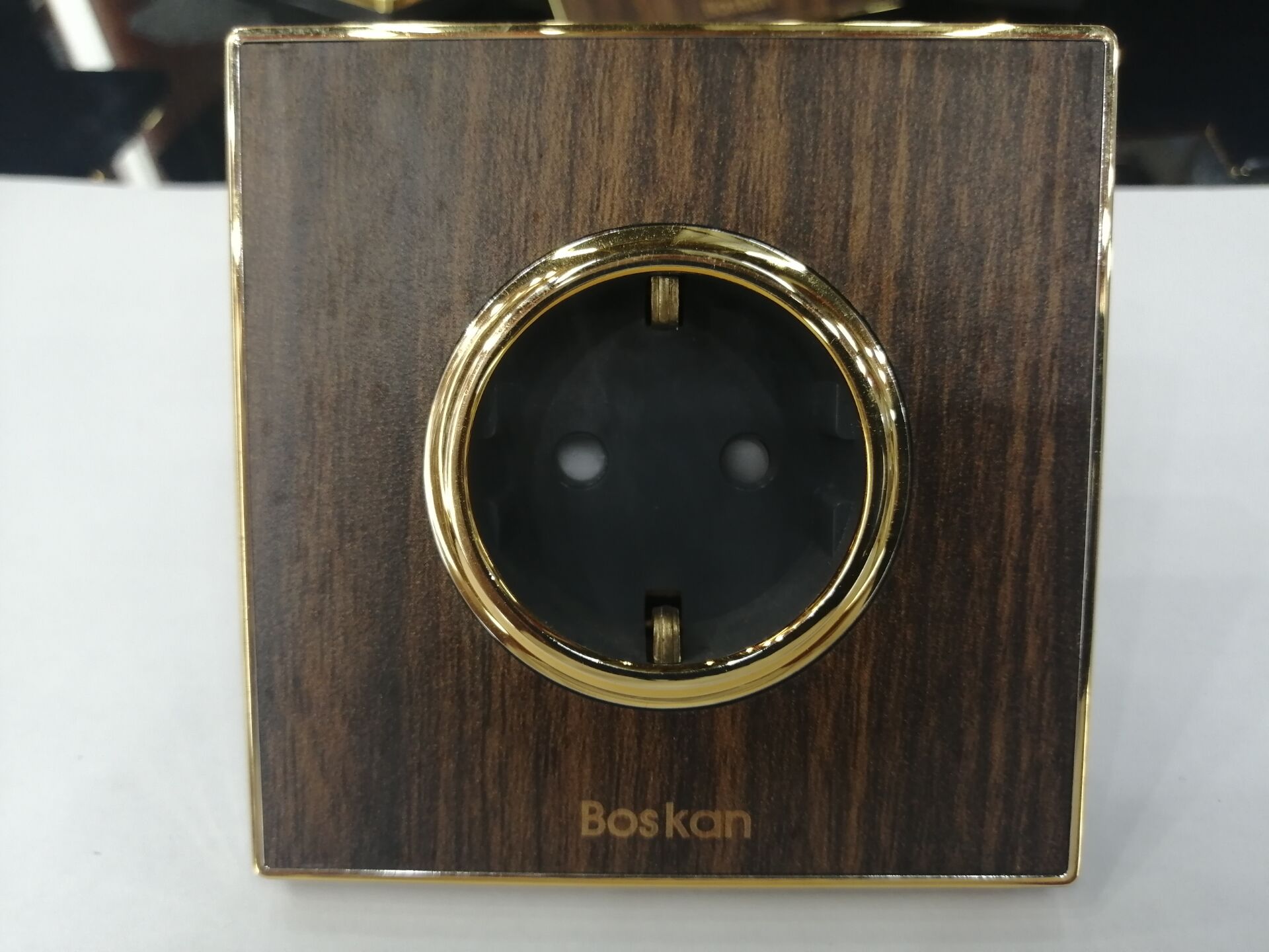 BOSK-K-DIMMER Fan  胡桃木