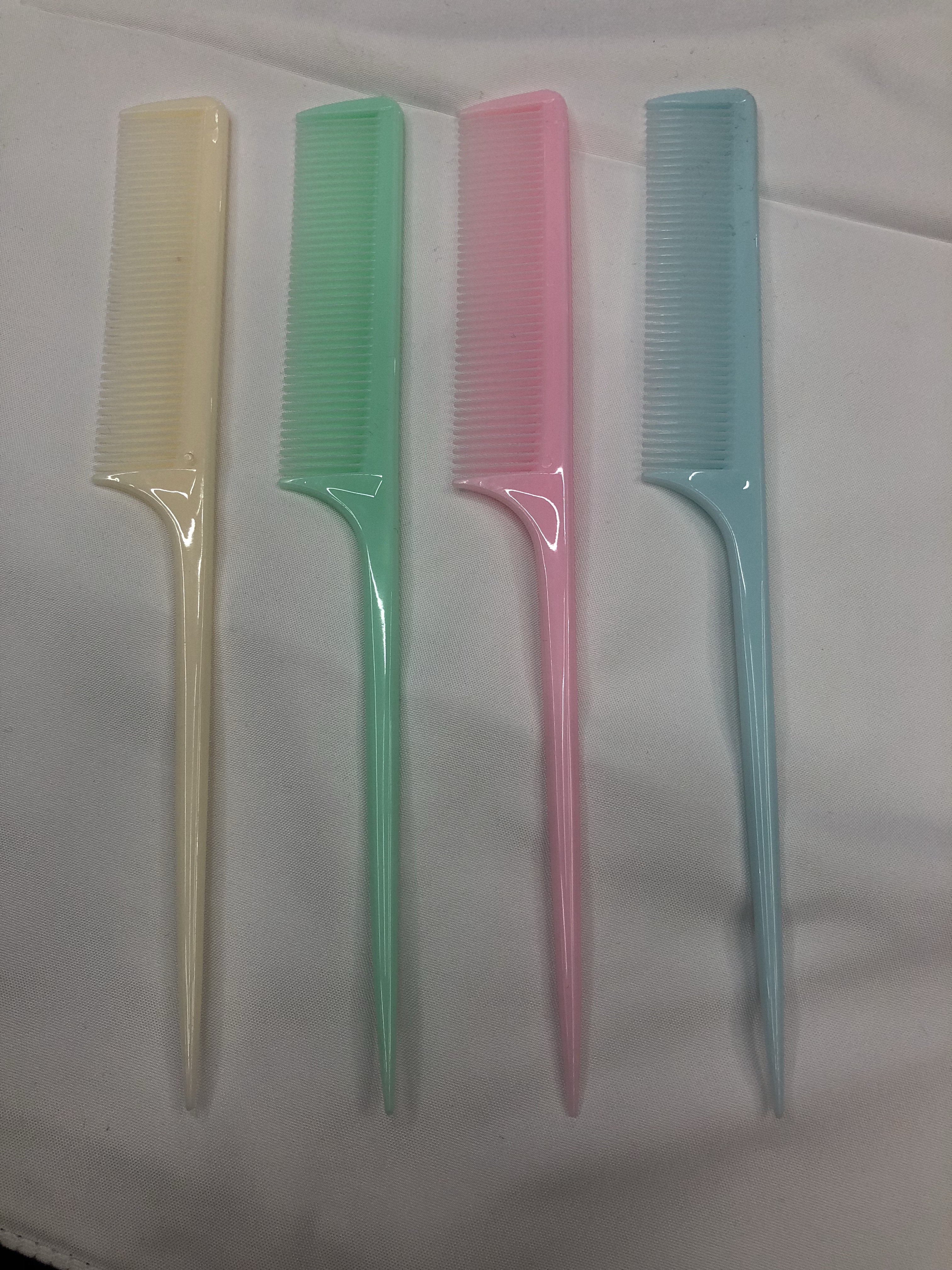 厂家直销701果冻色尖尾小梳子 分区梳子挑梳 4色混 20个一包白底实物图