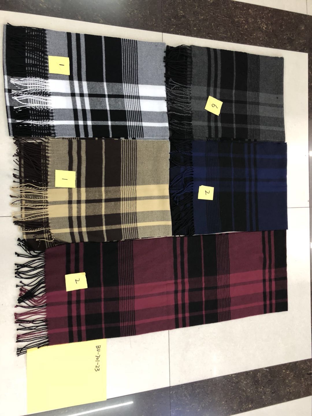 Small Plaid Scarf For Men And Women Application Scenario