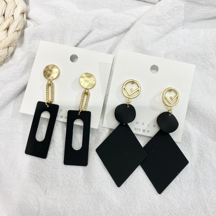 黑色系耳环白底实物图