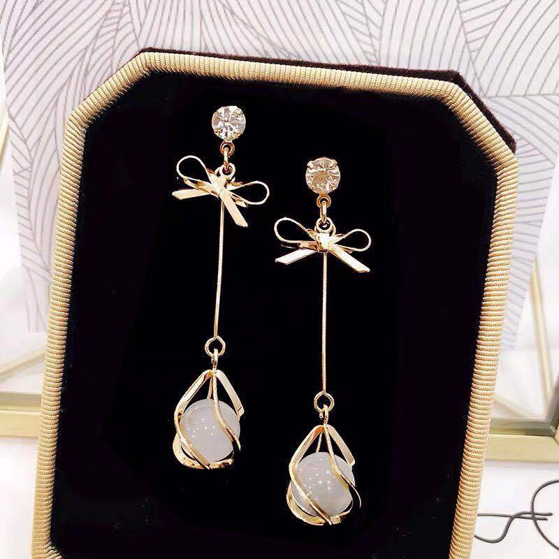 S925 silver Needle cat's eye stone earrings, the same style as the Internet celebrity, exude elegance and slimming charm. Versatile and elegant earrings from Japan and South Korea. Long women's earrings with pomelo ears