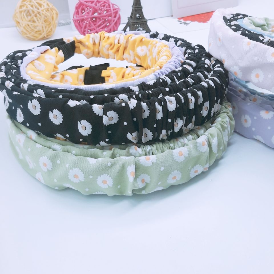 Wholesale Korean girl pleated fabric hair bands, ins trendy retro and versatile colorful headbands and hair clips for going out in a forest style Application Scenario