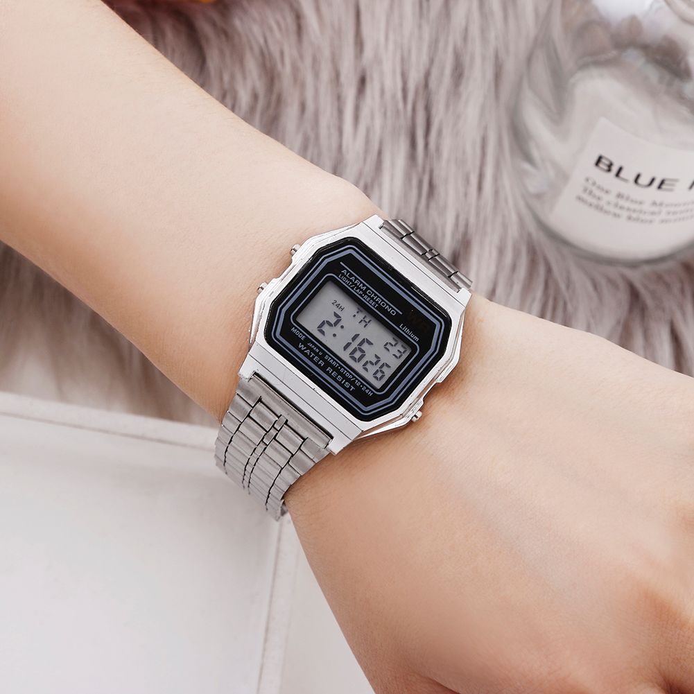 Square electronic watch detail image 4
