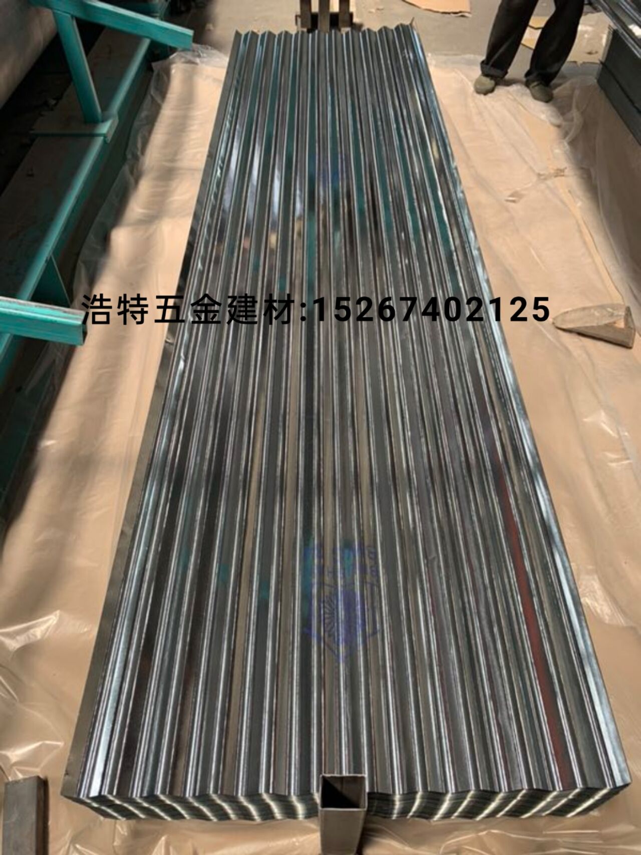 Factory direct sales of color steel tiles, iron sheet tiles, roof tiles, galvanized tiles, corrugated plates, color steel coils, galvanized coils. Professional production and export to Africa in stock