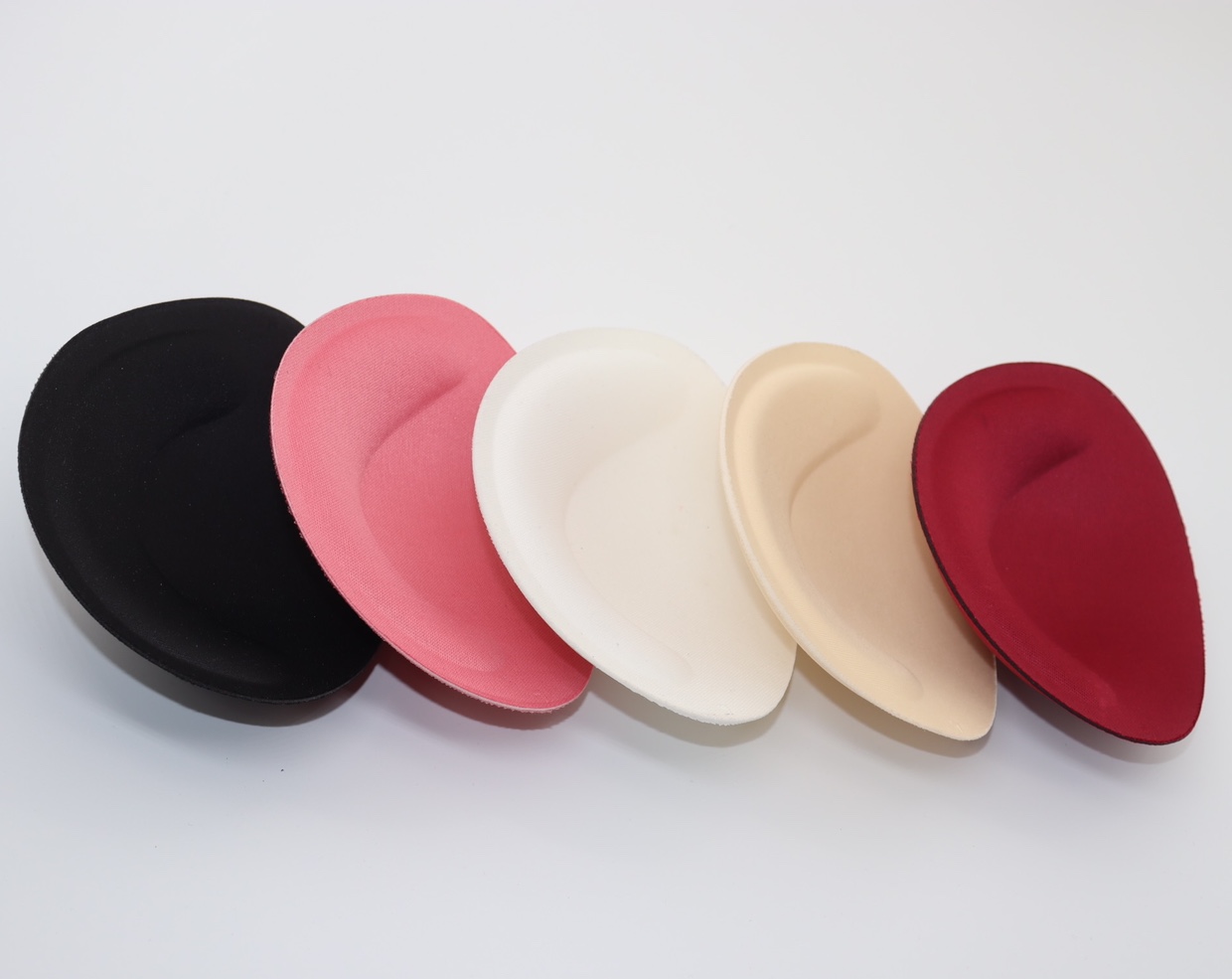 厂家直销高品质舒适服装辅料椭圆型按摩罩杯白底实物图