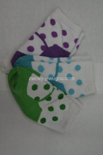 Dispensing baby hosiery for footwear non-slip floor