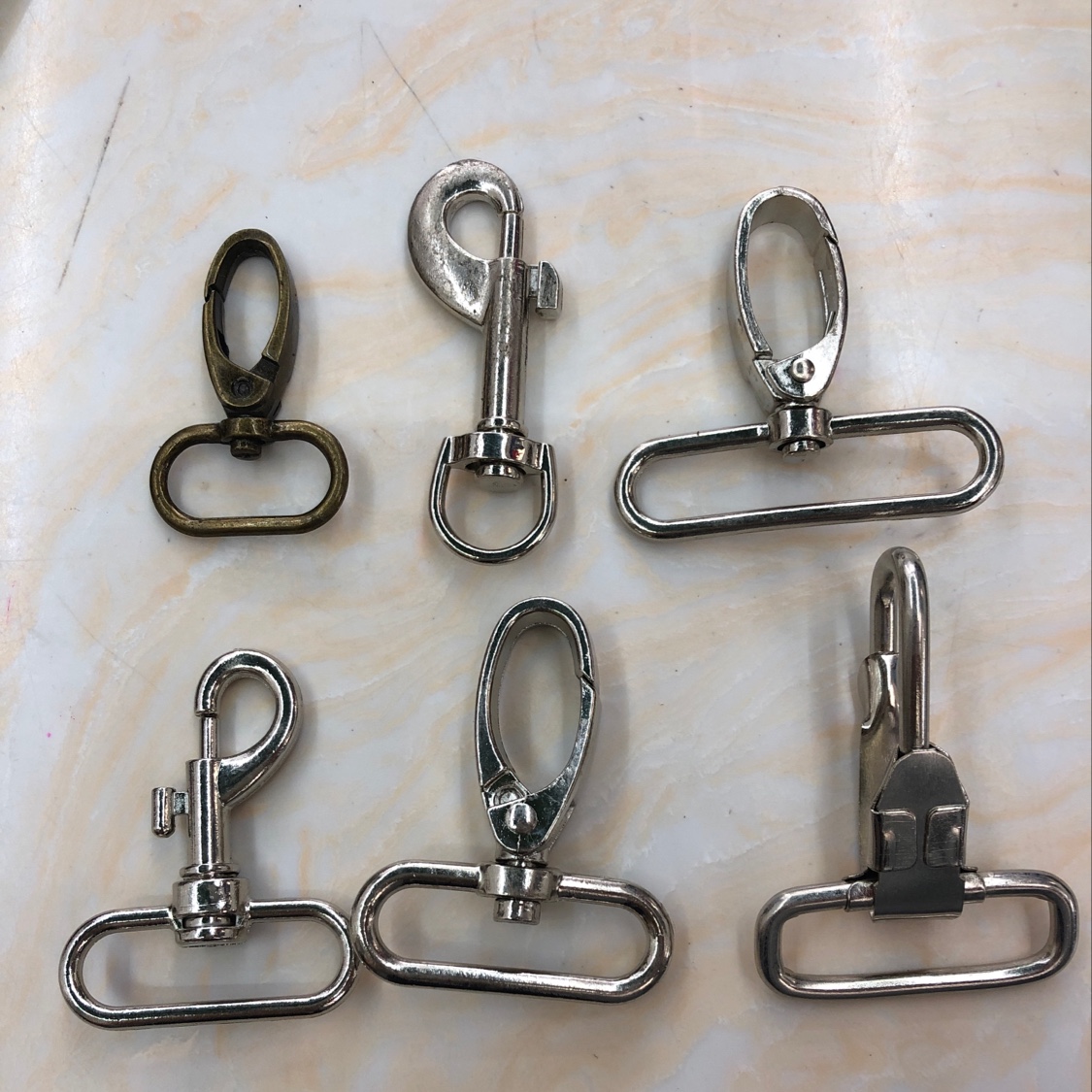 Bags hanging pet rope hook, hook is suitable for all kinds of bags, style diversity, can be customized according to customer request all kinds of high-end electroplating welcome inquiry 👏 🏻 thumbnail